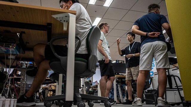 Japonci muži Japonec kancelária práca šortky oblečenie