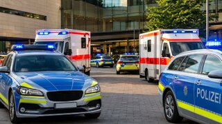 Stuttgart nákupné centrum nemecká polícia sanitka záchranári policajti
