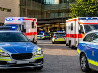 Stuttgart nákupné centrum nemecká polícia sanitka záchranári policajti