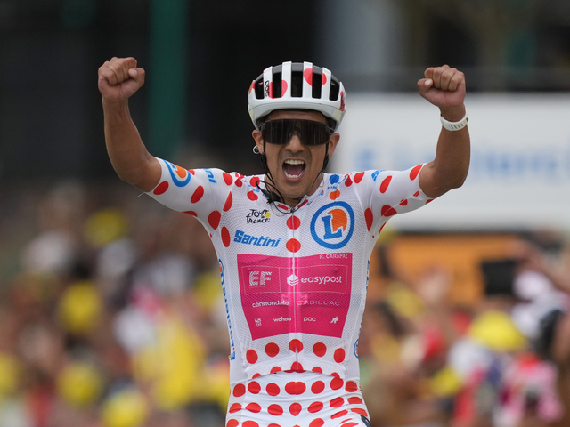 Dva pády ho pripravili o víťazstvo na Alpe d’Huez. Carapaz využil Kussovu smolu a ovládol kráľovskú etapu Tour