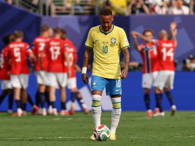 Neymar upútal svojou pracovnou morálkou: Dal si kávu, spravil fotky a odišiel. Predtým deptal mladých spoluhráčov