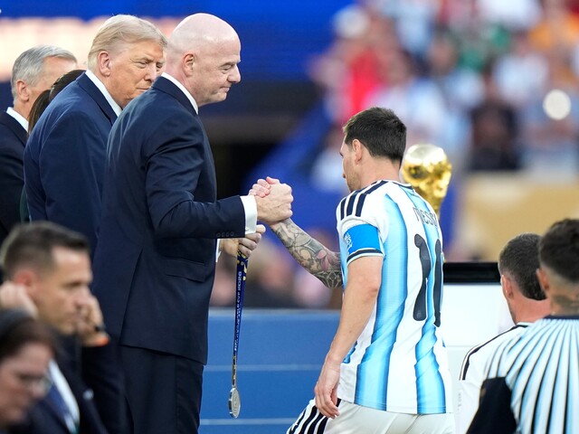 Plány šéfa FIFA môžu rozpútať futbalovú vojnu. Infantino si chce „sprivatizovať“ MS, Európa hrozí surovým bojkotom