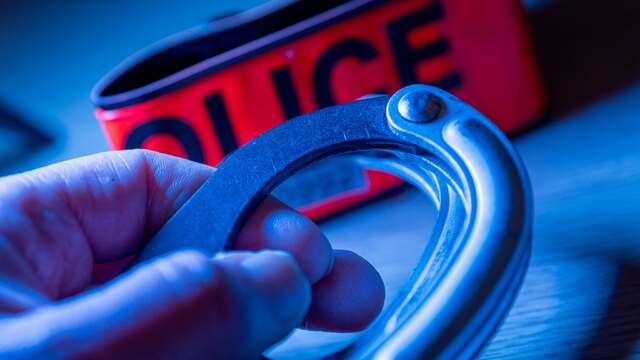 francuzska policia zatknutie putá