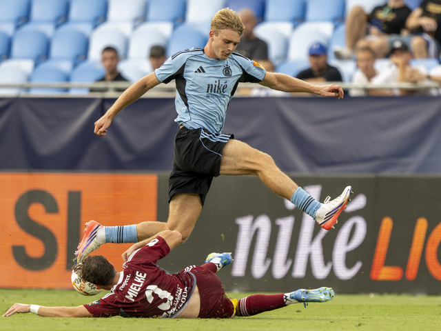 Slovan zostáva bez straty bodu. Podbrezovú zlomil troma gólmi, Mustafič udrel dvakrát za 10 minút