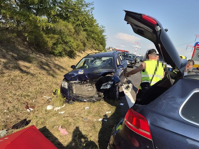 Hromadná nehoda na D1 smerom do Bratislavy. Na mieste zasahoval aj vrtuľník, diaľnica je opäť prejazdná
