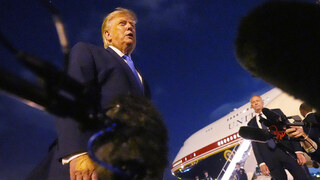 Celý deň vraj rokovali, priame rozhovory však nikto nepotvrdil. Trump Iránu pohrozil tvrdým úderom