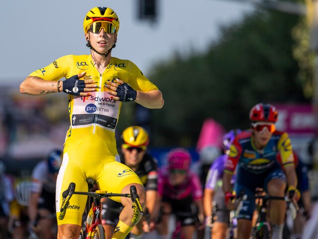 Ženská Tour v tieni podprsenkovej kauzy. U cyklistiek kontrolovali „aerodynamickú zbraň“ na hrudníku