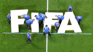 Krízové stretnutie Infantinom neotriaslo. FIFA sa ospravedlnila za plán, ktorý vyvolal hrozbu bojkotu MS, no šéfa podržala