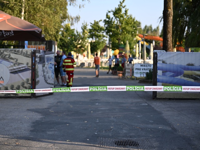Incident na kúpalisku v Diakovciach: Po kontakte s neznámou látkou skončilo v nemocnici osem ľudí