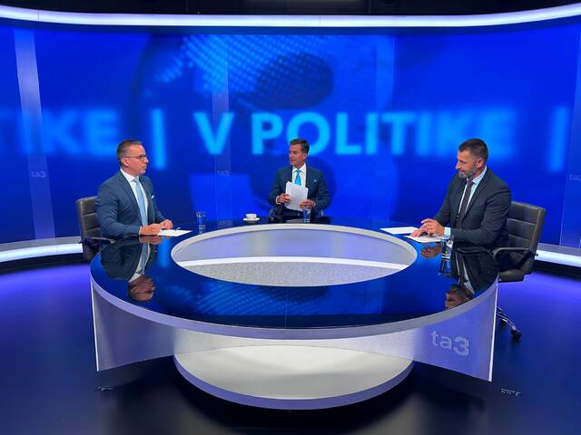 V politike 9.8