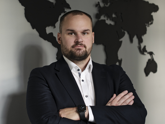 Odborník: Amatérski lovci pedofilov môžu nechtiac pomôcť podozrivému. Ochrana detí sa nemá meniť na verejnú šou (rozhovor)