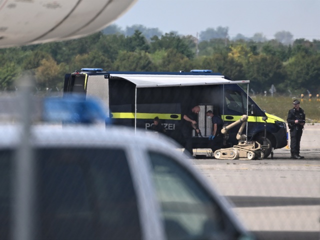 Incident na letisku v Lipsku má dohru. Policajti na drone našli stopy DNA, zrejme sa spája s iným prípadom