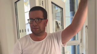 Nepoučil sa a chytili ho lovci pedofilov. Polícia zatkla muža, ktorý dával sexuálne návrhy maloletej a už za to raz sedel
