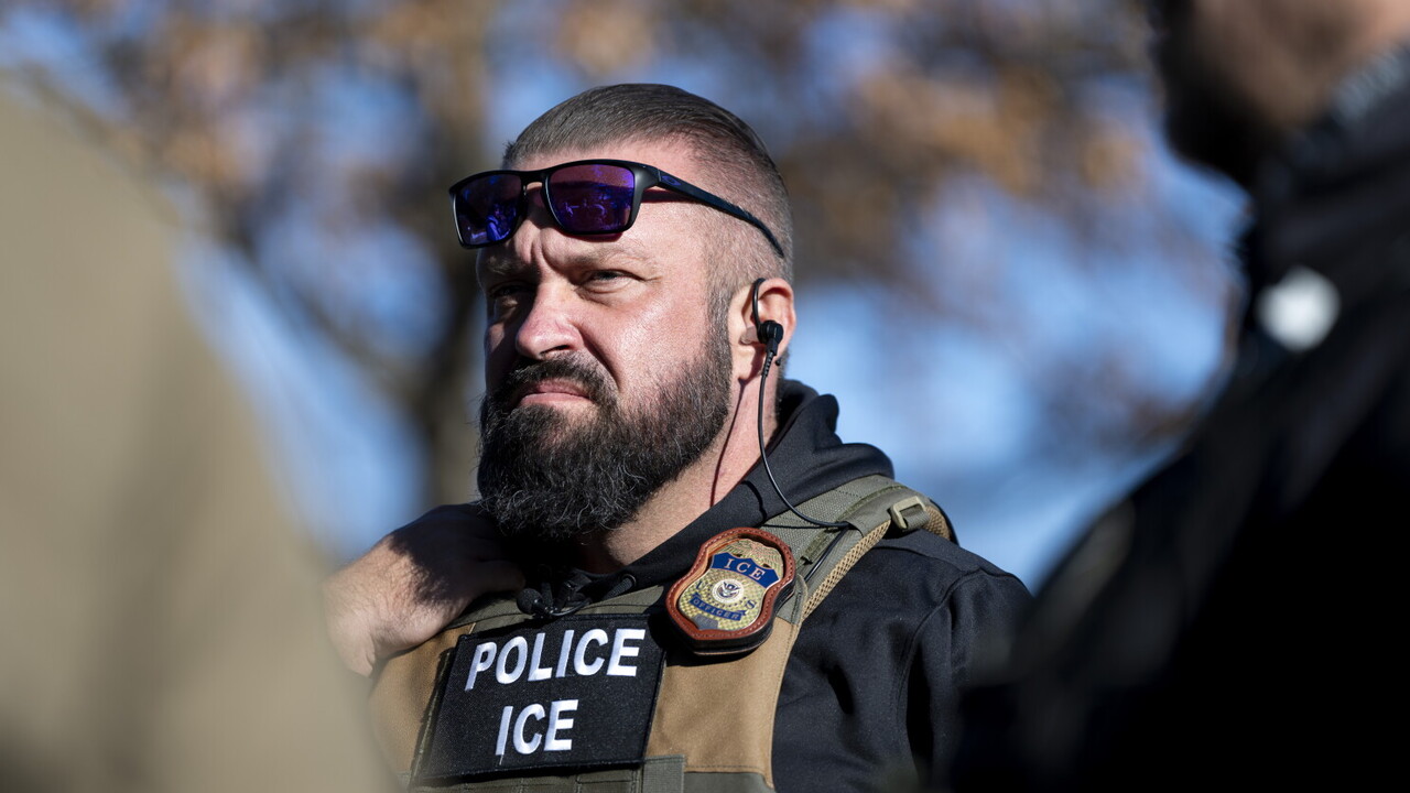 policajt agent ICE