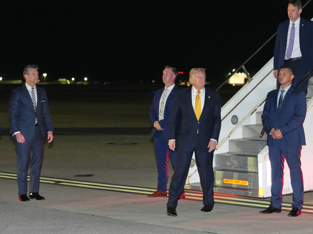 Bezpečnostná hrozba prinútila Trumpa tajne opustiť lietadlo. Rubio, Bessent aj novinári zostali na palube bez prezidenta