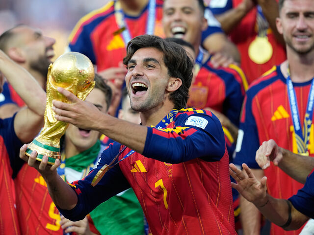 Barcelona pokračuje v ofenzívnom výpredaji. Po druhej ponuke kývla na prestup hrdinu majstrov sveta