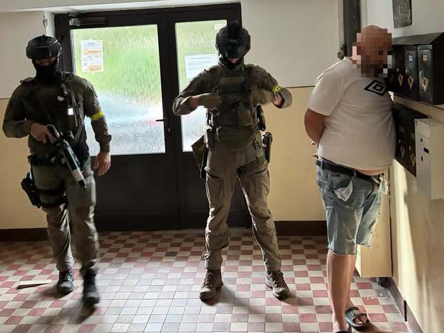 Policajti zasahovali na strednom Slovensku. Pre sobáš maloletých obvinili štyroch ľudí z obchodovania s ľuďmi