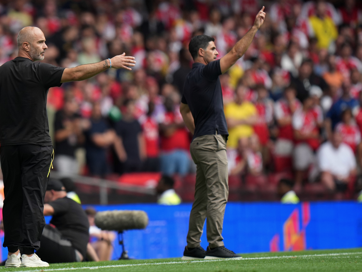 Britain_Soccer_Community_Shield_72211.jpg