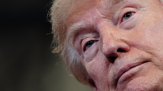 „Ak sa postaví do cesty, totálne ho zbombardujeme.“ Trump sa pre dohodu o Hormuze vyhráža Ománu