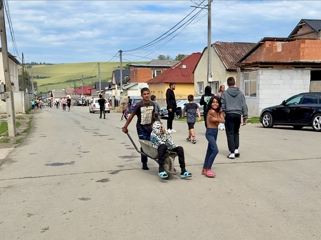 V Lomničke je záškoláctvo každodennou realitou. Tomáš ho chce trestať krátením podpory