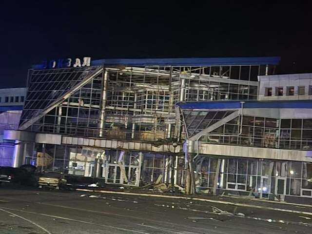 Ukrajina čelila ďalšej masívnej noci útokov. Rusko nasadilo 217 dronov, medzi obeťami je aj pracovník železnice