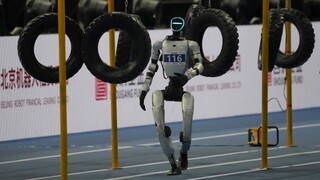 Roboty bojujú o medaily. V Pekingu súťažia v behu, tanci aj kickboxe, nie všetky však odídu po vlastných
