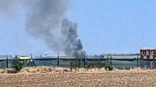 Pád stíhačky Gripen v Maďarsku sa zaobišiel bez obetí. Pilot sa po poruche prístrojov úspešne katapultoval
