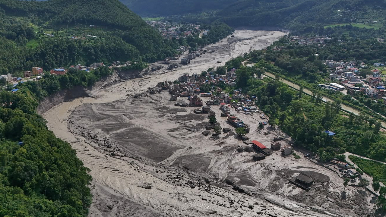 Photo: TA3 Népal et Tibet : Au Moins 160 Morts Après l'Effondrement d'un Glacier