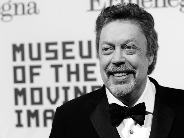Kultový muzikál, horor aj rodinné filmy prišli o známu tvár. Herec Tim Curry zomrel vo veku 80 rokov