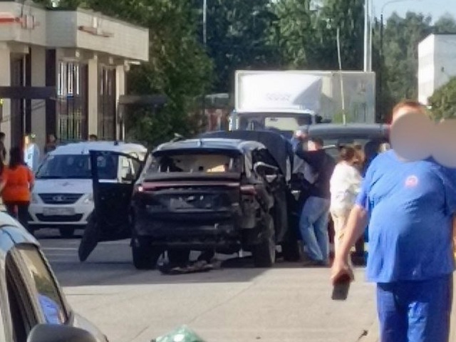 Pri atentáte v Petrohrade zahynul vysokopostavený ruský dôstojník. Výbuch v aute zranil aj jeho manželku