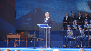 Pellegrini vyzval Slovákov, aby neboli pasívni. Neslušnosť nesmie byť normou, odkázal na oslavách SNP