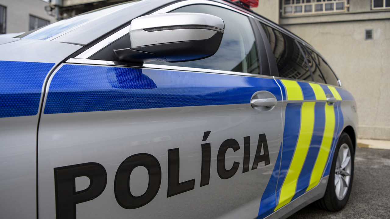 policajné auto.jpg