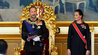 Nový nórsky kráľ zložil prísahu, korunovácie sa nedočká. Haakon VIII. preberá monarchiu zmietanú škandálmi