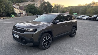 Za volantom nového Jeepu Compass: Vyskúšal som elektrickú verziu s výkonom cez 200 koní