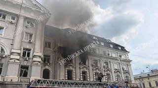 Ruský dron zasiahol budovu ukrajinskej tajnej služby v centre Kyjeva. Z miesta stúpa hustý dym
