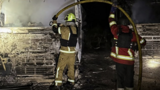 Rusko po trojdňovej pauze obnovilo útoky na Kyjev. Drony zasiahli viaceré štvrte, hlásia obete