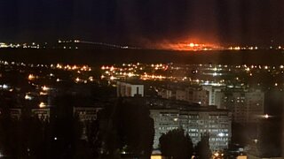 Masívny nálet na Saratov aj útok na čerpaciu stanicu. Ruská obrana zostrelila stovky ukrajinských dronov