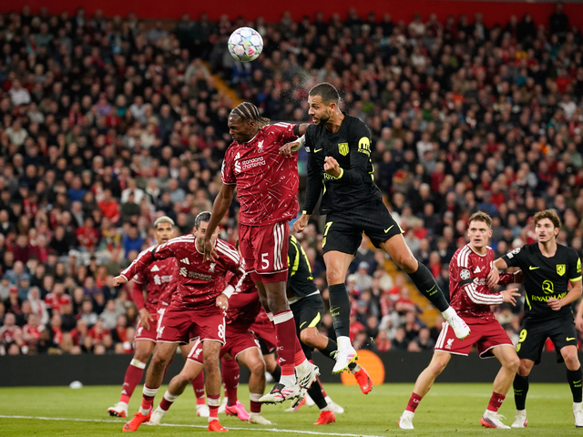 Lobotkov Neapol v úvode Ligy majstrov tesne podľahol Arsenalu. Atlético s Hanckom na Anfielde neuspelo proti Liverpoolu