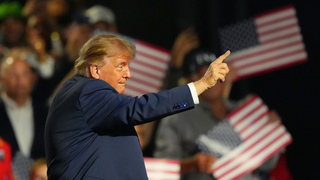 „Trumpova dividenda“. Prezident USA sľúbil každému Američanovi 5 000 dolárov za víťazstvo republikánov