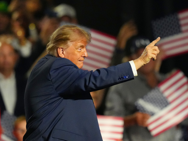 „Trumpova dividenda“. Prezident USA sľúbil každému Američanovi 5 000 dolárov za víťazstvo republikánov