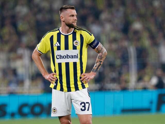 Končím a nevrátim sa, oznámil Škriniarov tréner pred kamerami. Musel zasiahnuť šéf Fenerbahce