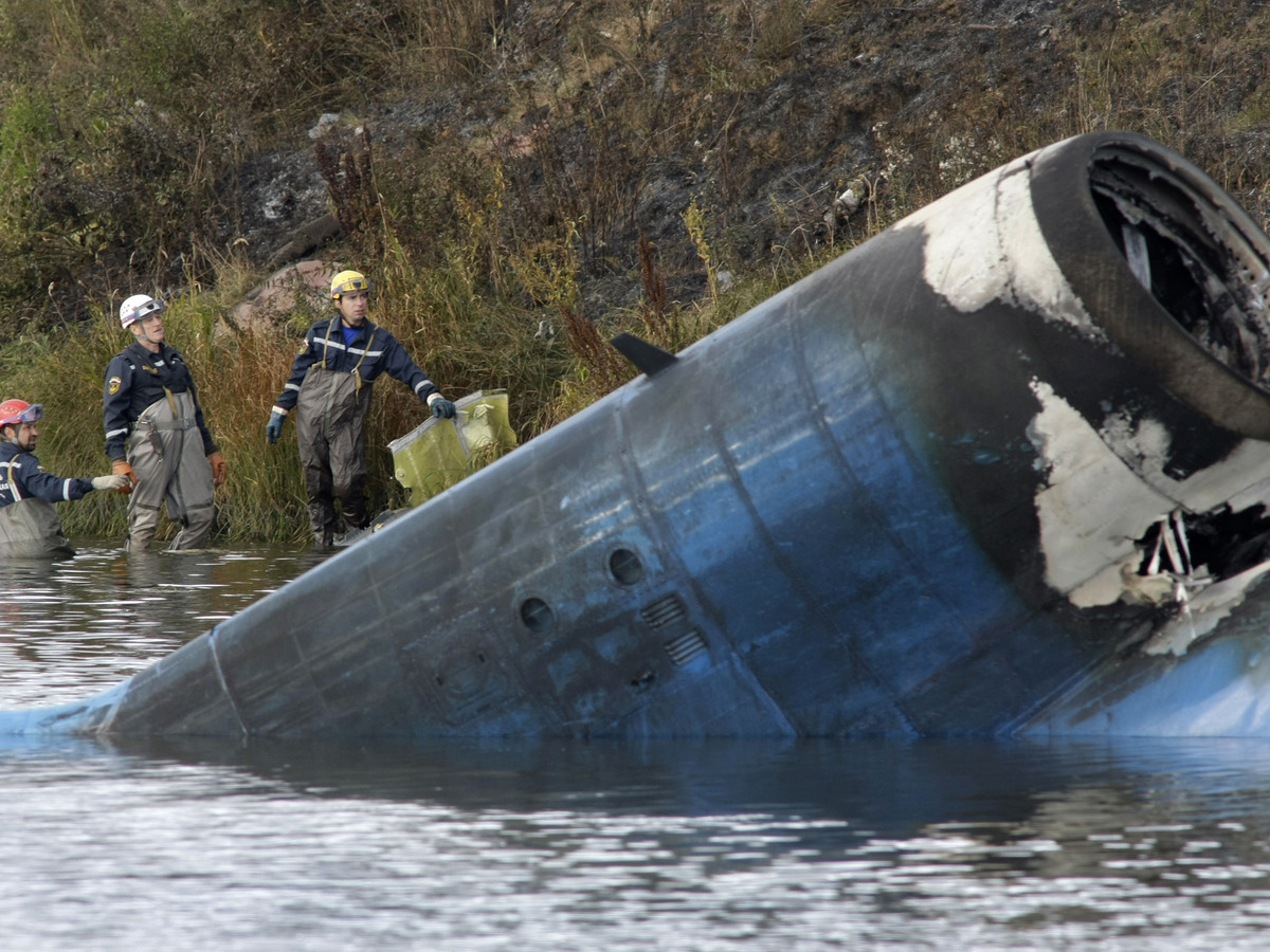 Aircraft_Down_Sports_Crashes_31801.jpg