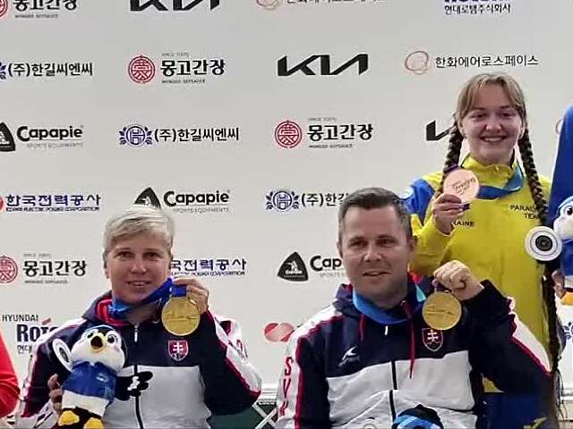 Slovenskí strelci valcujú svetový šampionát v Južnej Kórei. Malenovský a Vadovičová získali zlato v rekordnom čase