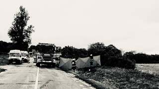 Auto zišlo mimo vozovky a narazilo do stromu. Pri nehode v okrese Nové Mesto nad Váhom zomrel 23-ročný vodič