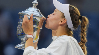 Súboj dvoch najlepších tenistiek súčasnosti ovládla Rybakinová. Na US Open získala premiérový titul 