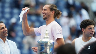 Komický záver US Open. Zverev vôbec nevedel, že vyhral turnaj, museli mu napovedať tribúny