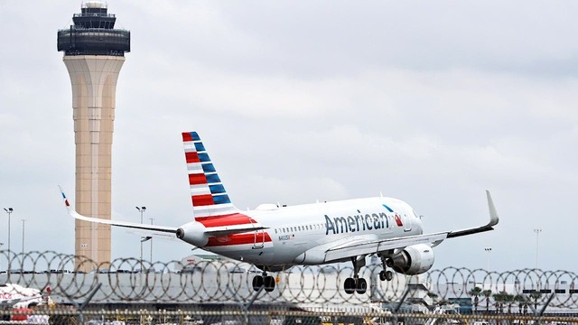 American Airlines lietadlo veža letisko