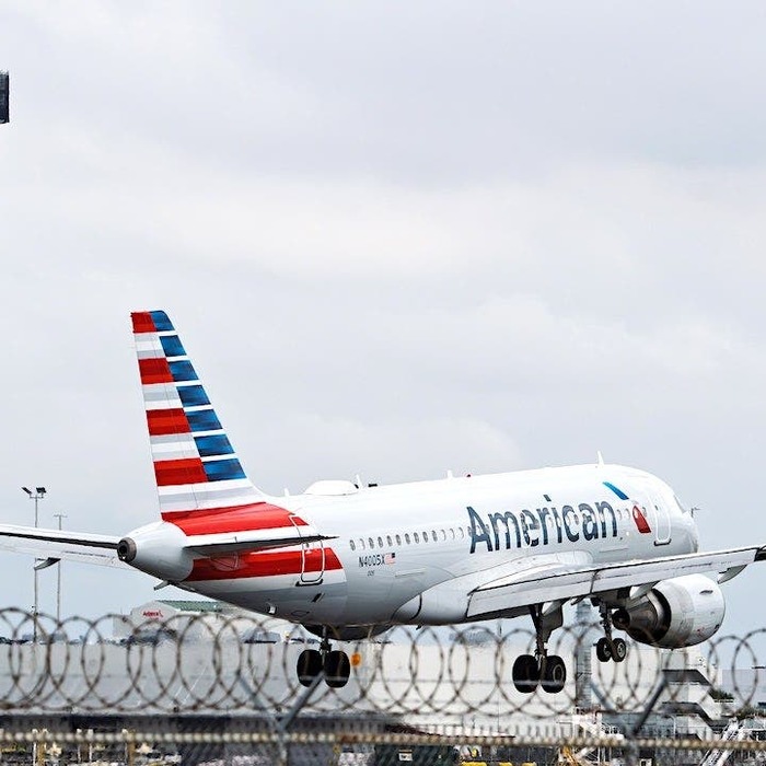 American Airlines lietadlo veža letisko