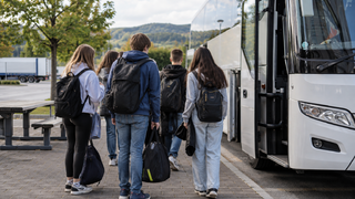 autobus žiaci študenti školský výlet