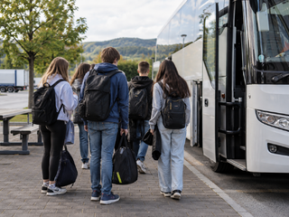 autobus žiaci študenti školský výlet